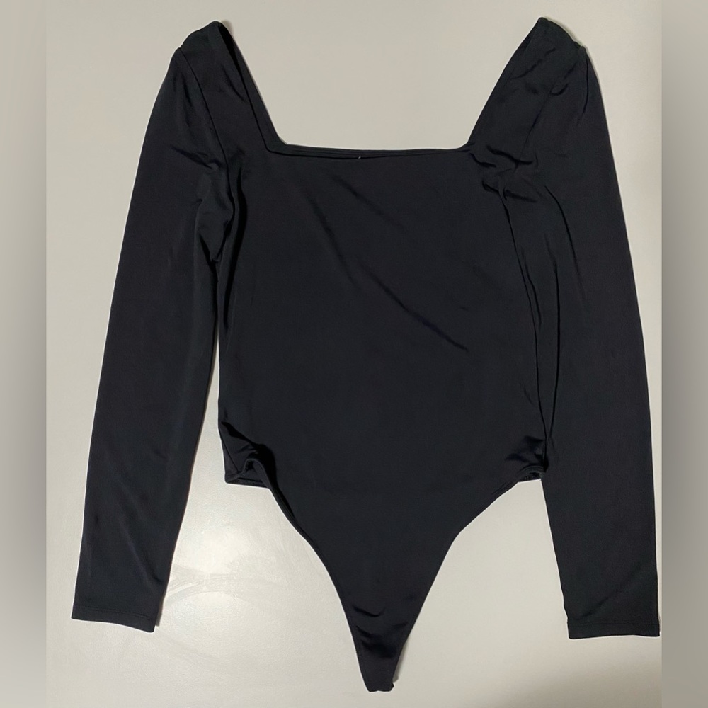 Aritzia Babaton Long Sleeve Square Neck Contour Bodysuit